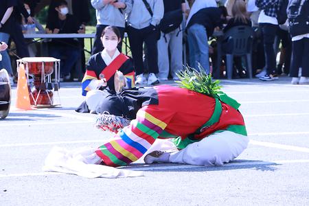 2022학년도 봄축제 연극전공 소리사위 버스킹공연  이미지