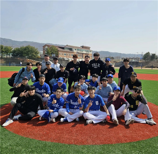 서울캠퍼스 야구동아리 벅스 단체사진